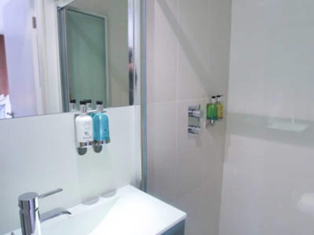 Deluxe Studio, Private Bathroom (Rodger Studio) photo 2