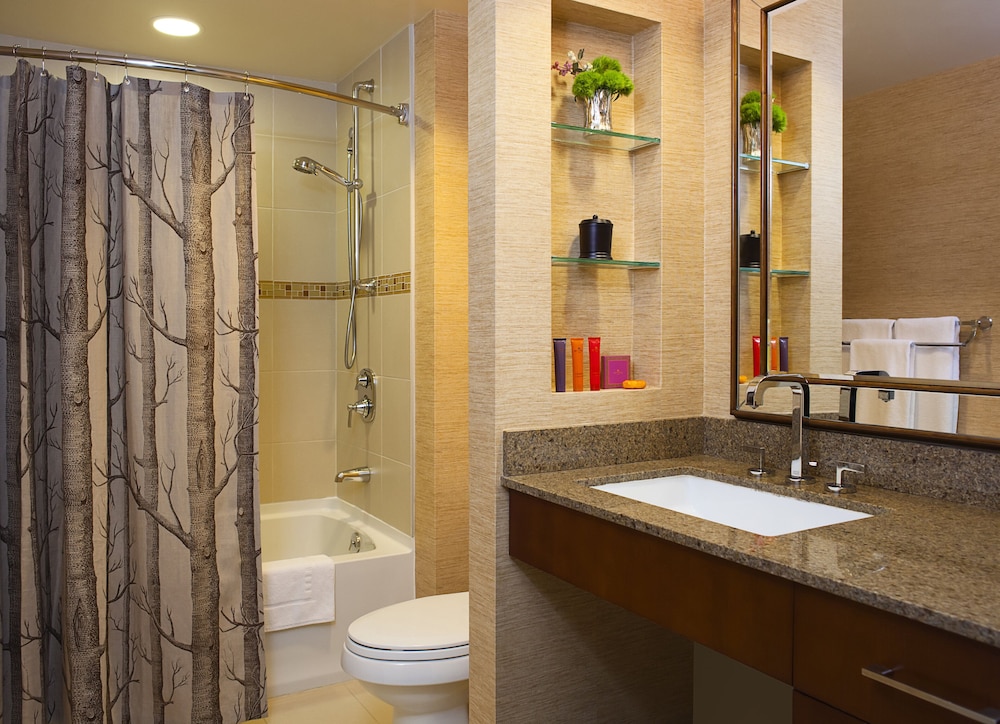 Studio Suite, 1 King Bed, Fireplace (Portland Skyline View) thumbnail 6
