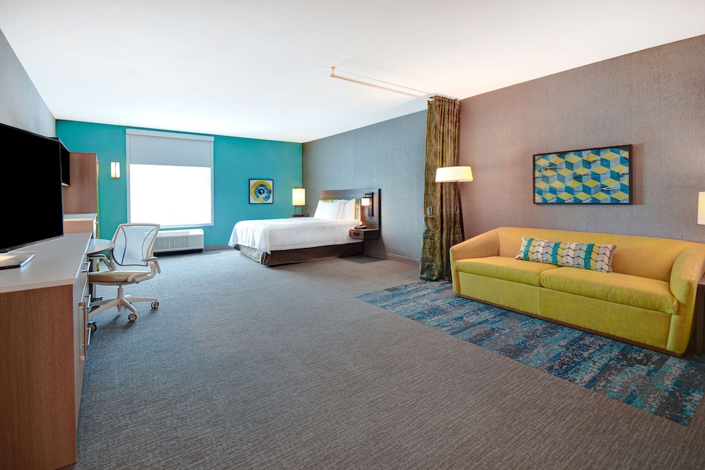 Studio, 1 Queen Bed, Accessible (Mobility & Hearing, Roll-in Shower) - Photo 1