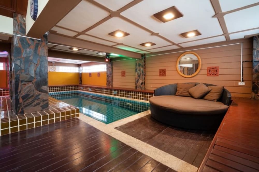 Villa, 5 Bedrooms, Private Pool - Photo 4