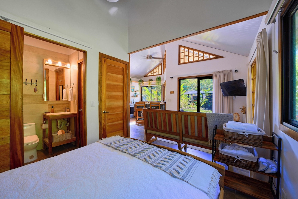 Deluxe Bungalow photo 2