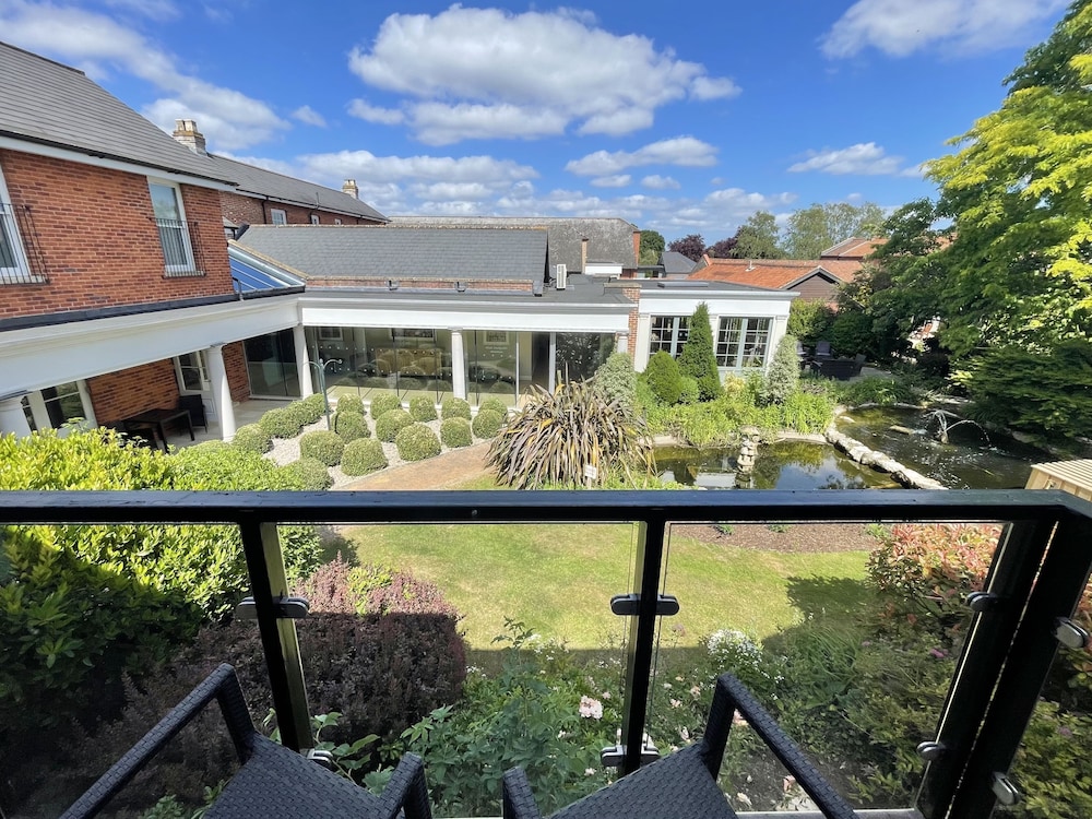 Garden View Balcony Room - Photo 6