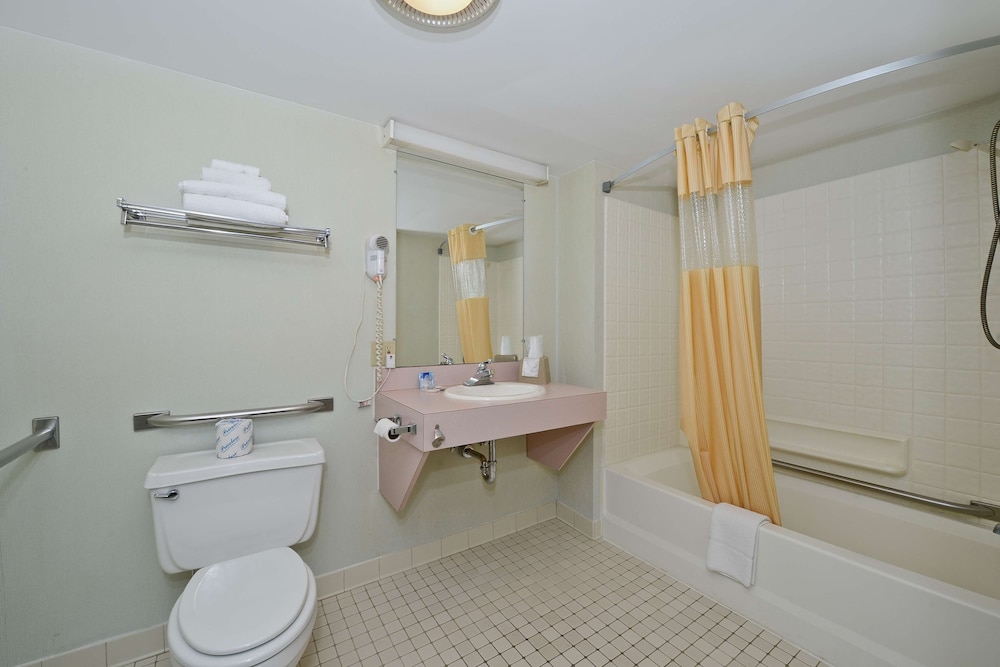 Standard Room, 2 Queen Beds - Photo 1