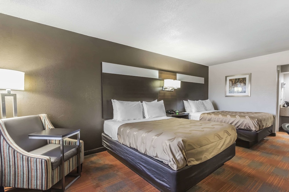 Standard Room, 2 Queen Beds, Non Smoking photo 3