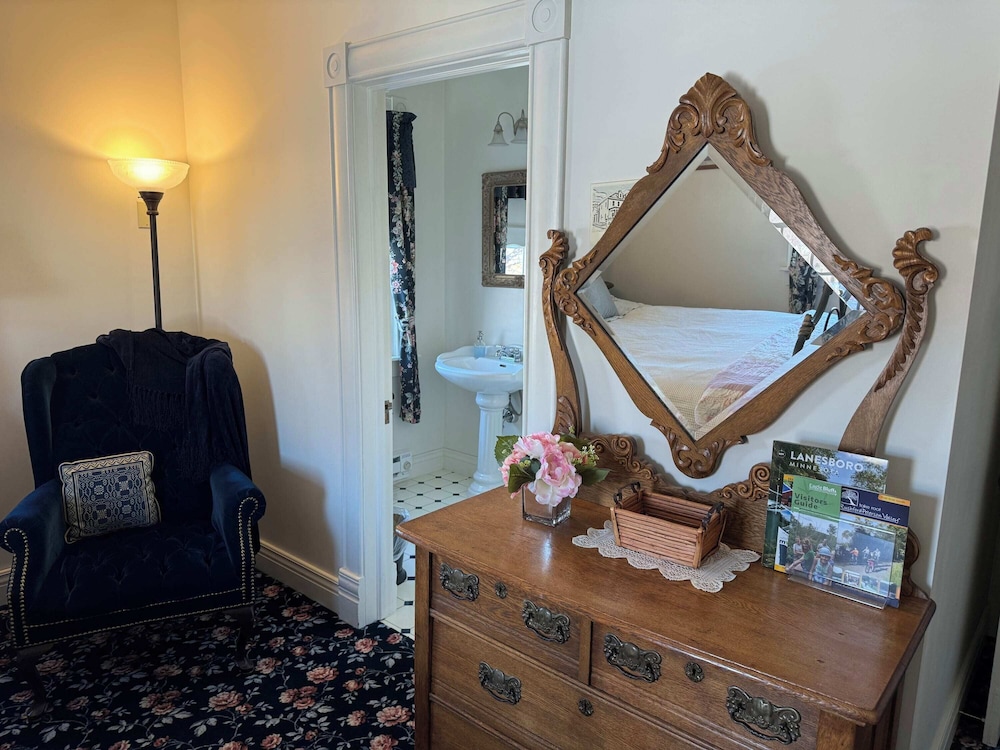 Room, 1 Queen Bed, Non Smoking, Private Bathroom photo 2