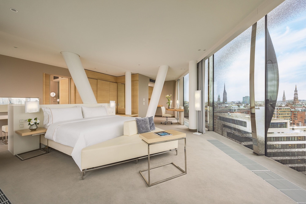 Junior Suite, 1 King Bed, City View