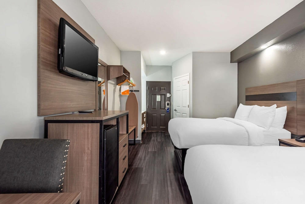 Standard Room, 2 Double Beds, Non Smoking - Photo 1
