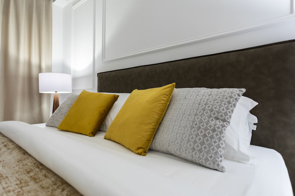 Deluxe Suite - Photo 5