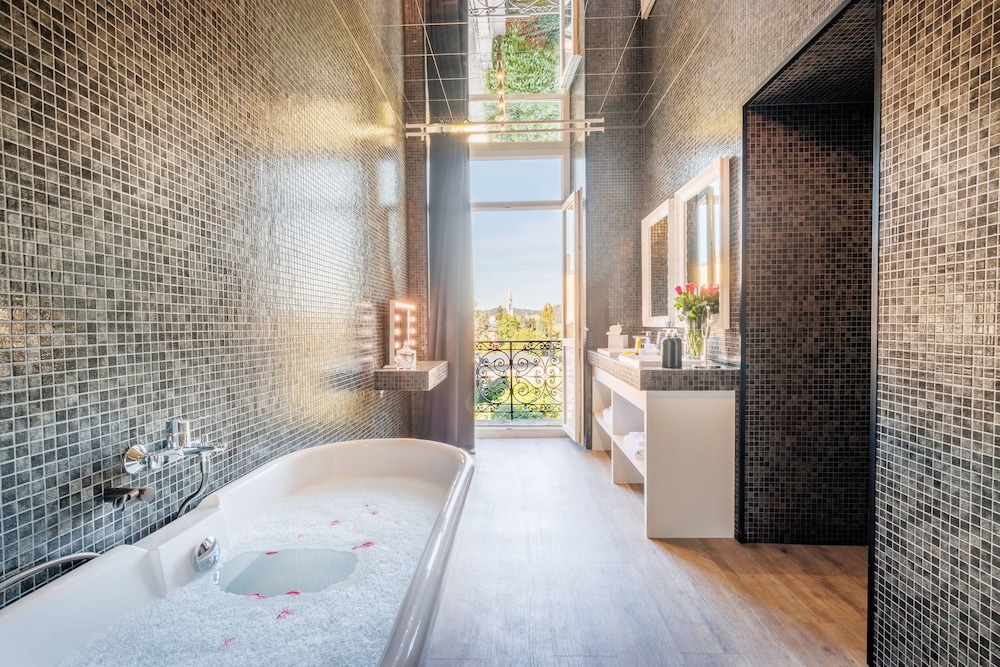 Junior Suite, River View - Photo 18