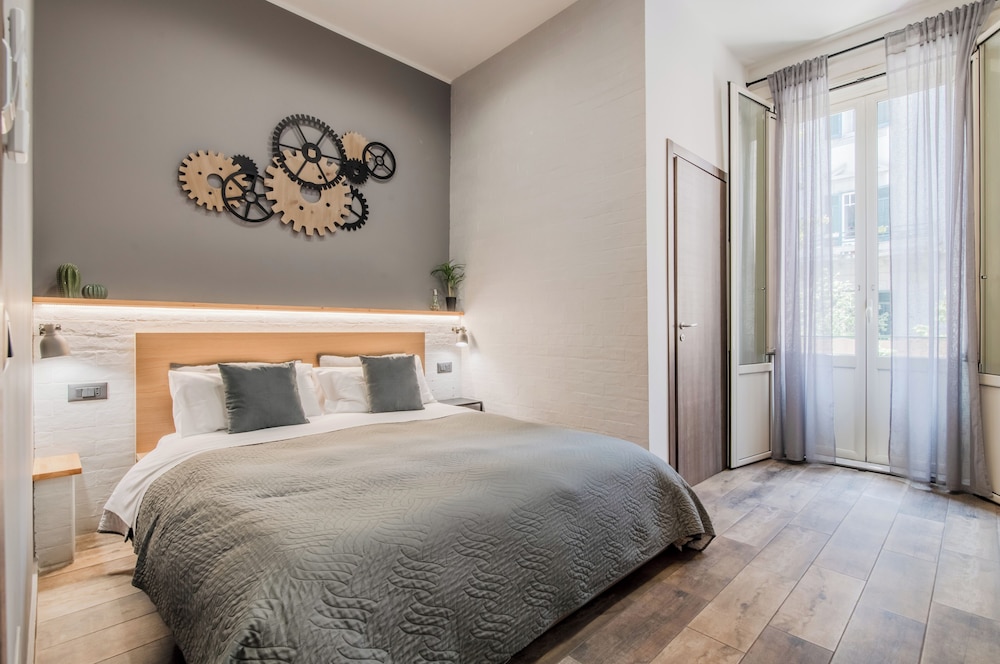 Economy Room, Balcony