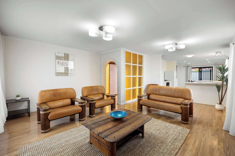 Standard House, Multiple Beds, Kitchen (Pet Friendly)