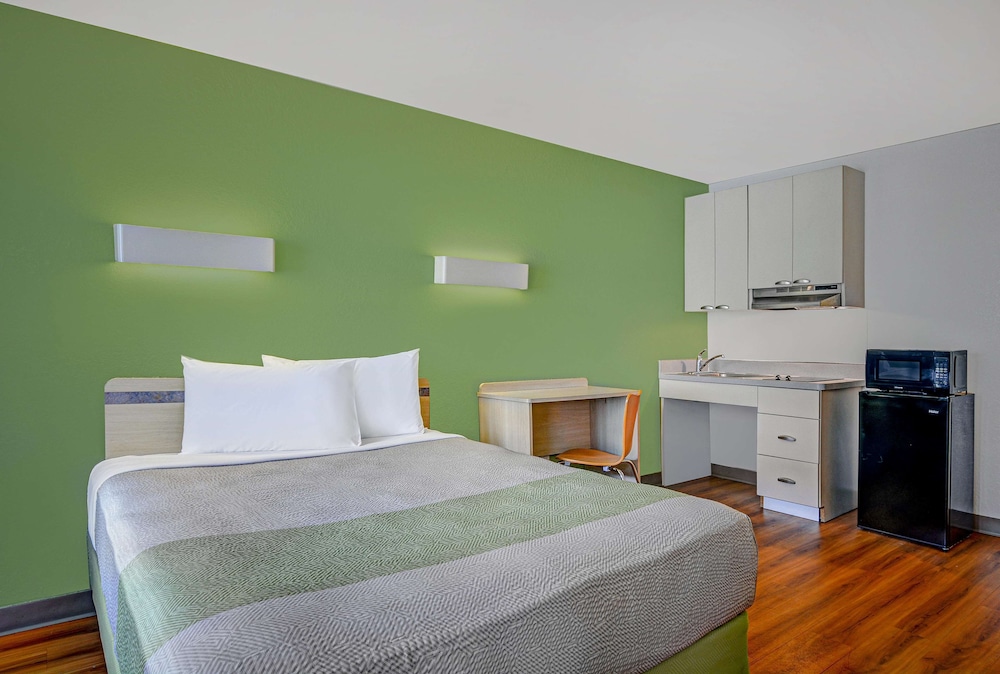 Deluxe Room, 1 Queen Bed, Accessible, Non Smoking photo 2
