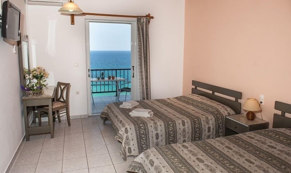 Standard Studio, Sea View