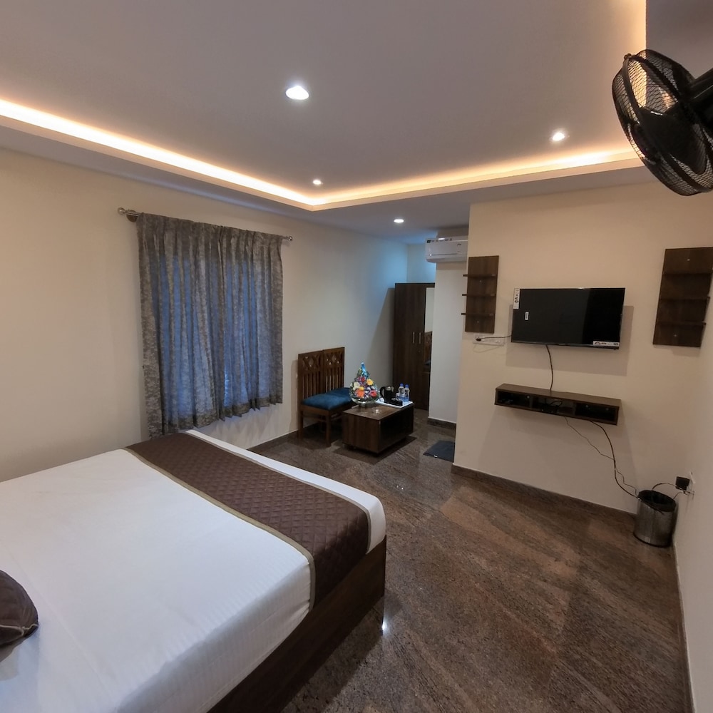 Deluxe Double Room, City View