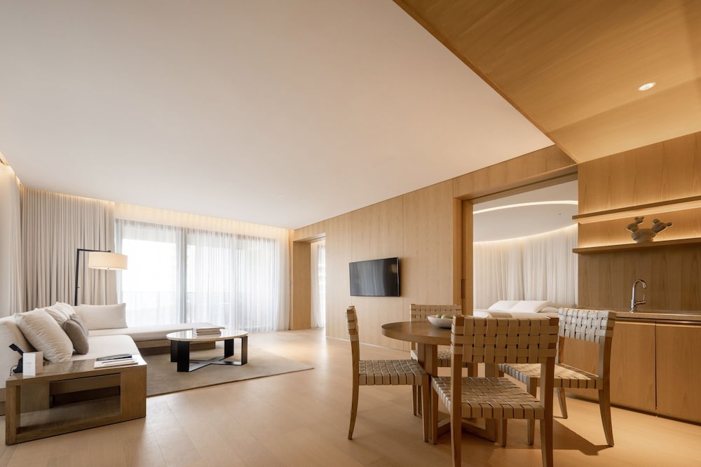 Suite, 1 Bedroom (Balcony)