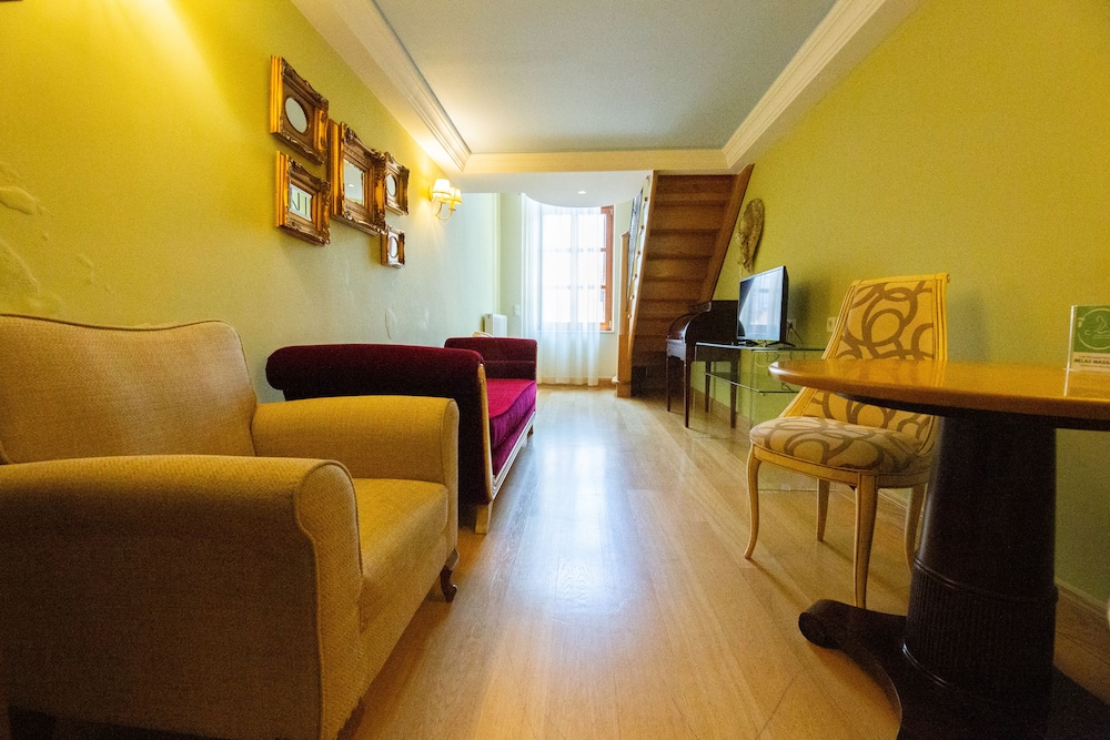 Deluxe Suite, City View - Photo 4