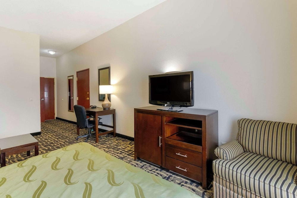 Suite, 1 Queen Bed With Sofa Bed, Accessible, Non Smoking photo 3