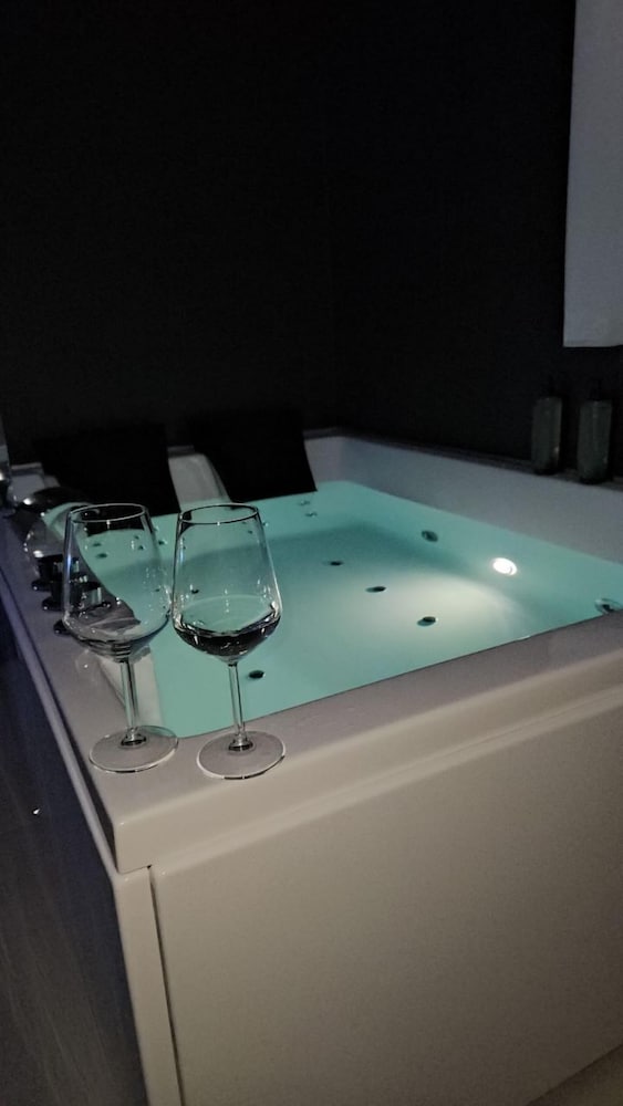 Exclusive Double Room, Dependance, Hot Tub photo 3