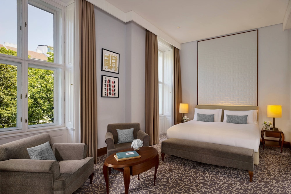 Premium King Room with One King Bed (Non Smoking)
