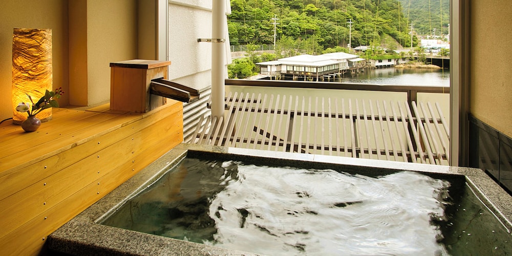 Family Room, Non Smoking, Bathtub photo 2