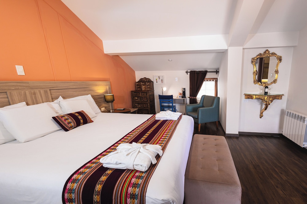 Junior Suite, 1 King Bed photo 3