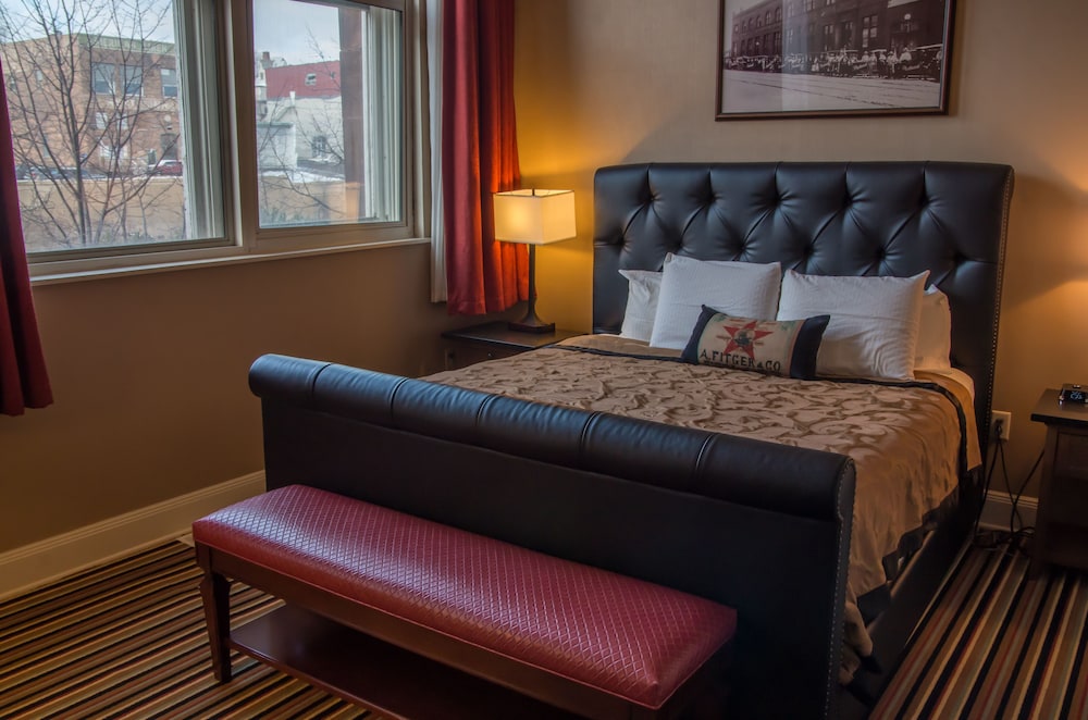Suite, 1 King Bed With Sofa Bed, City View photo 3