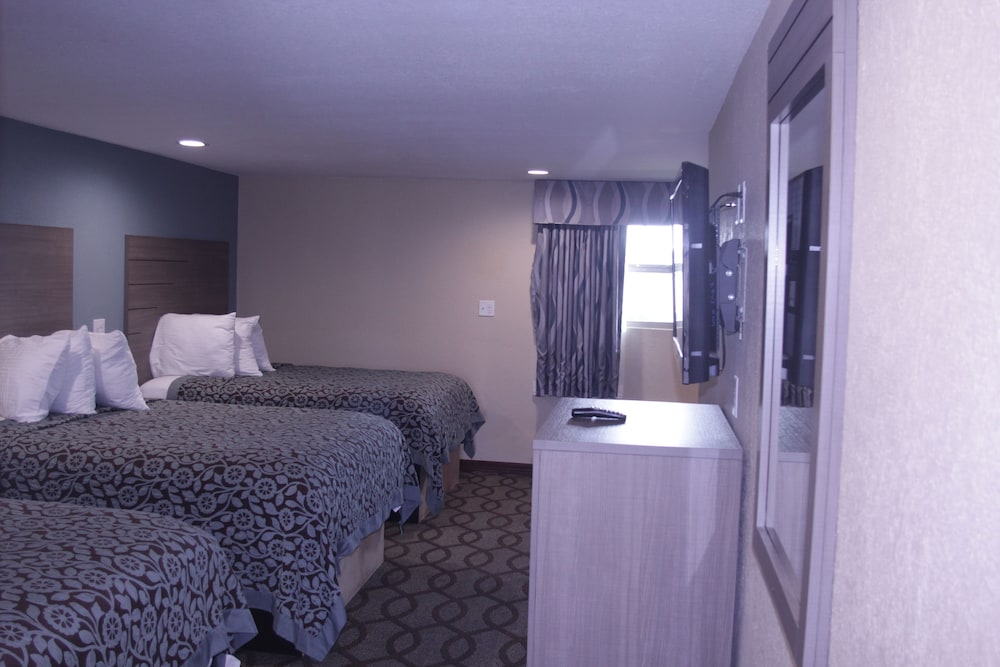 Room, 3 Double Beds, Non-Smoking, Kitchenette - Photo 2