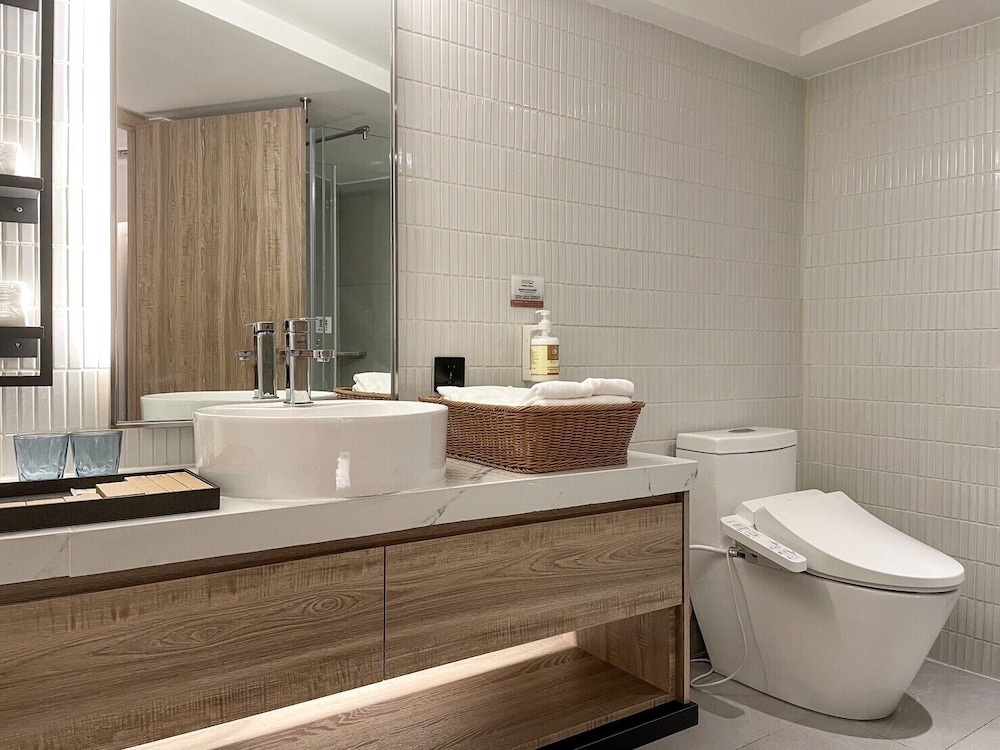 Two-Bedroom Suite - Photo 8