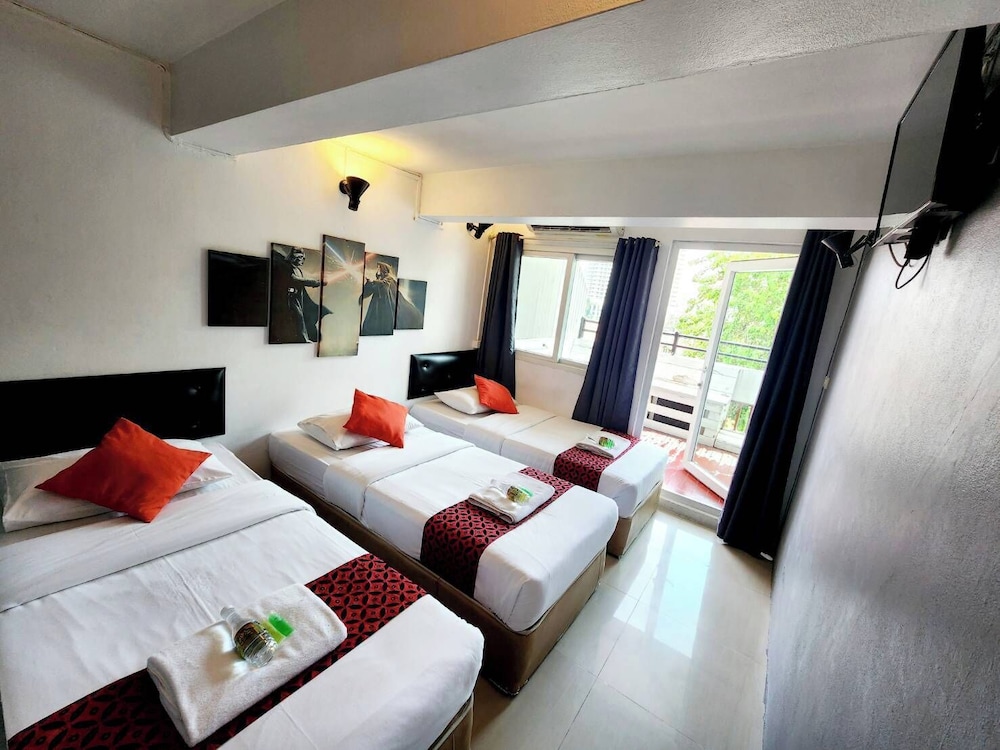 Family Room with Balcony (High Floor)