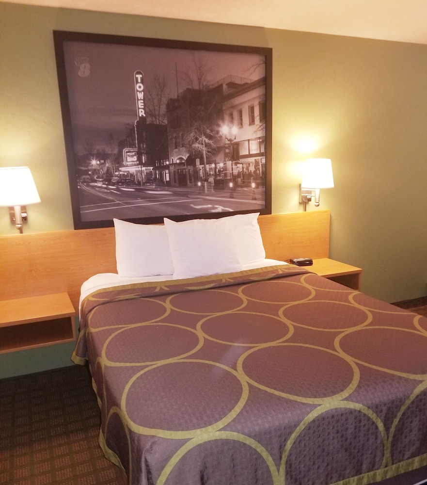 Room, 1 Queen Bed, Non Smoking (Pet Friendly) - Photo 2