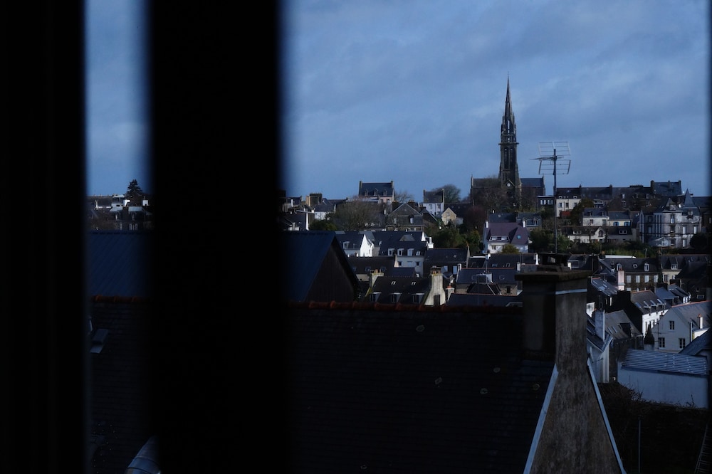 Double Room with Shower, Harbour View - Photo 3