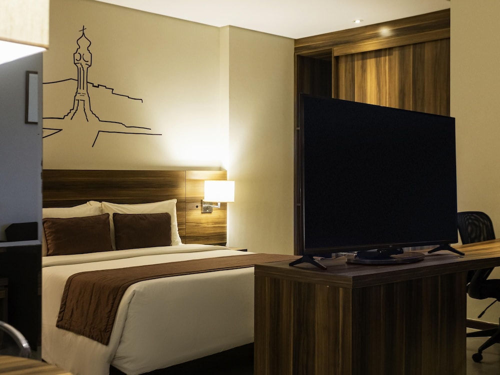 Superior Room, 1 Queen Bed with Sofa bed - Photo 6