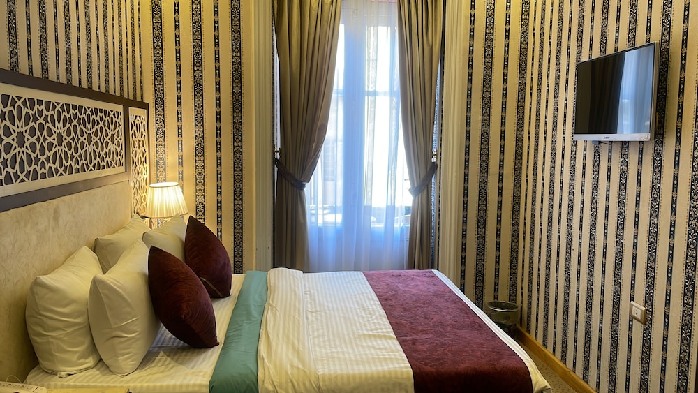 Deluxe Double or Twin Room, 2 Bedrooms, City View with Balcony thumbnail 6
