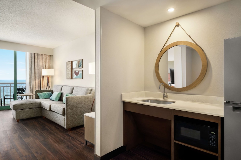 Oceanfront, 1 King Bed Suite, 1 Sofa Bed, Accessible, Bathtub, 9th Floor - Photo 6
