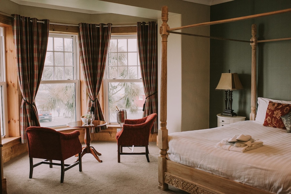 Deluxe Four-Poster Room, Sea View photo 1