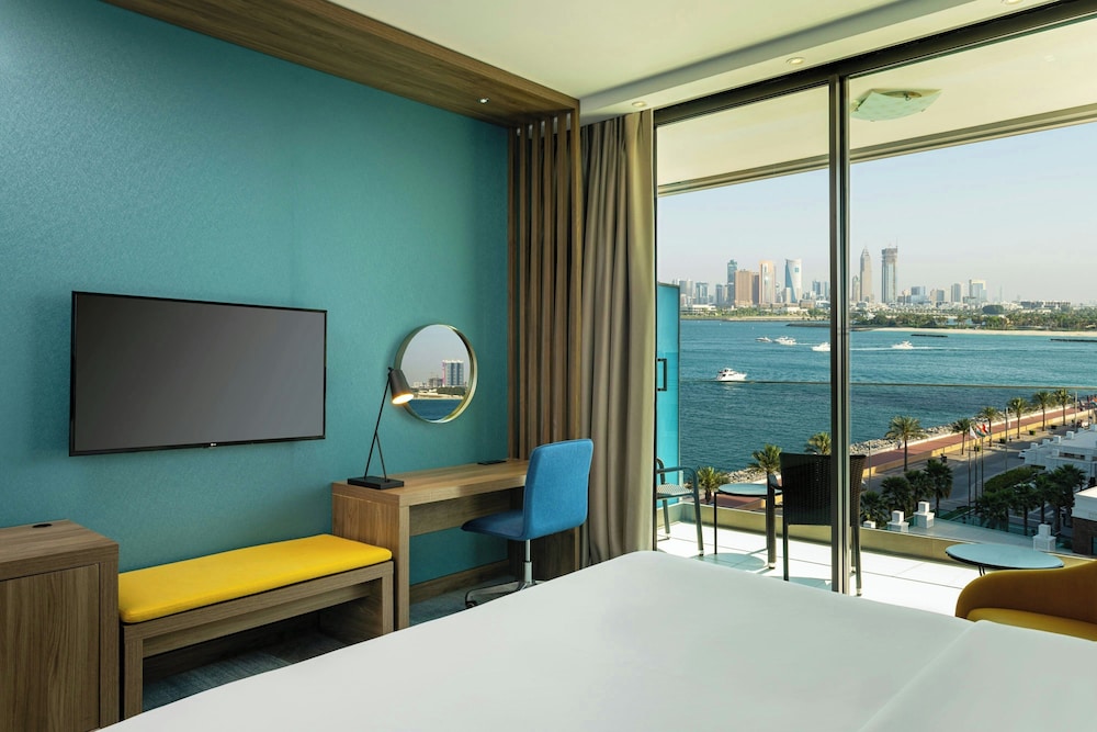 Aloft, Family Room, 1 King Bed photo 3