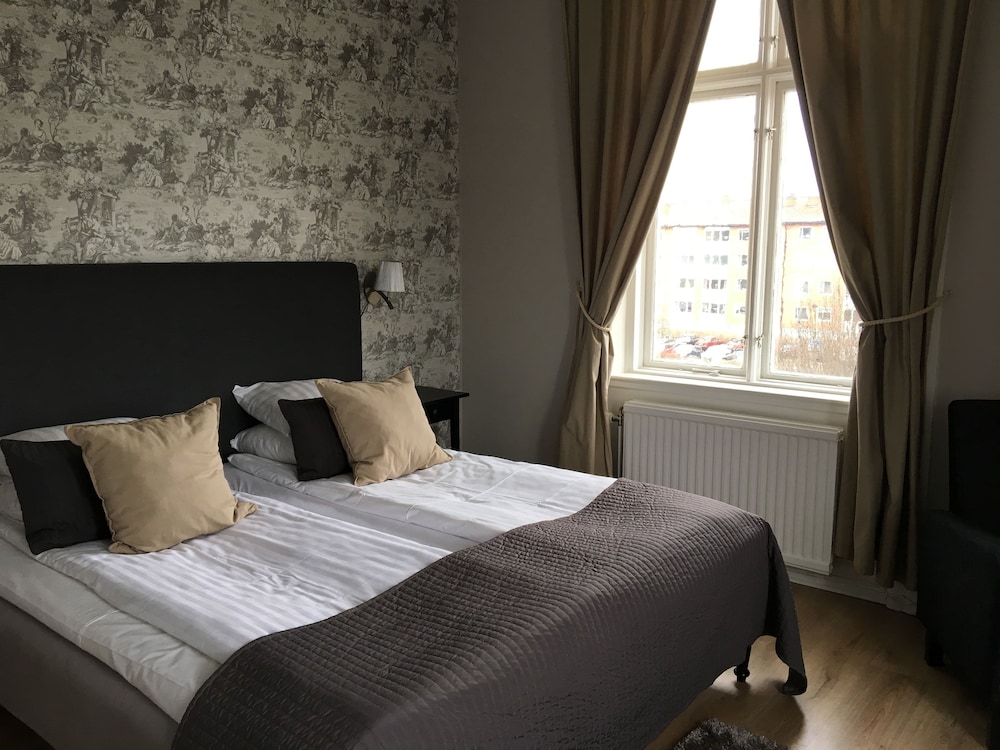Standard Twin Room, Private Bathroom