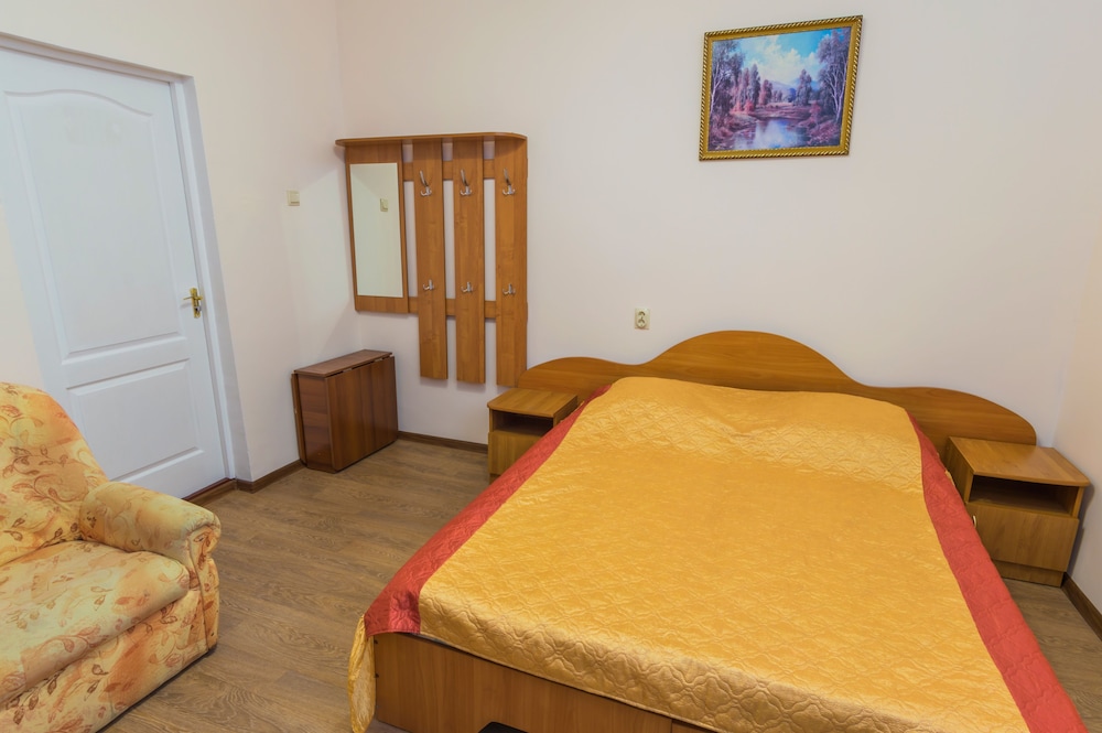 Basic Double Room, Shared Bathroom