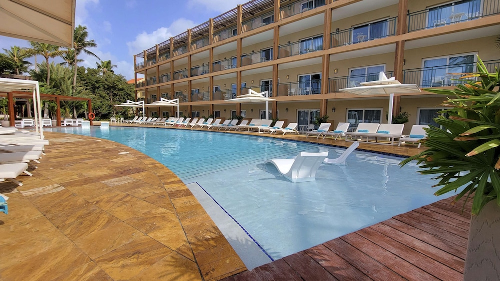 Standard Room, 1 King Bed, Pool View photo 2