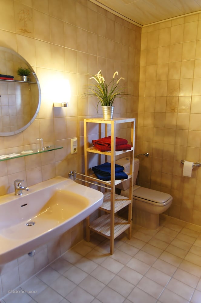 Single Room, Shared Bathroom photo 3