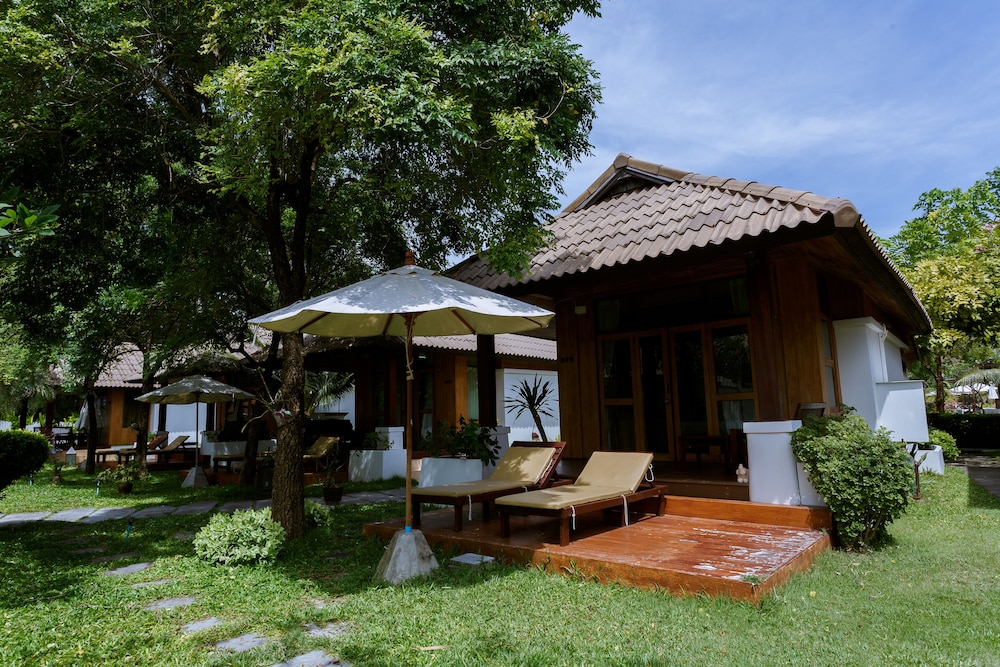 Beach View Bungalow photo 2