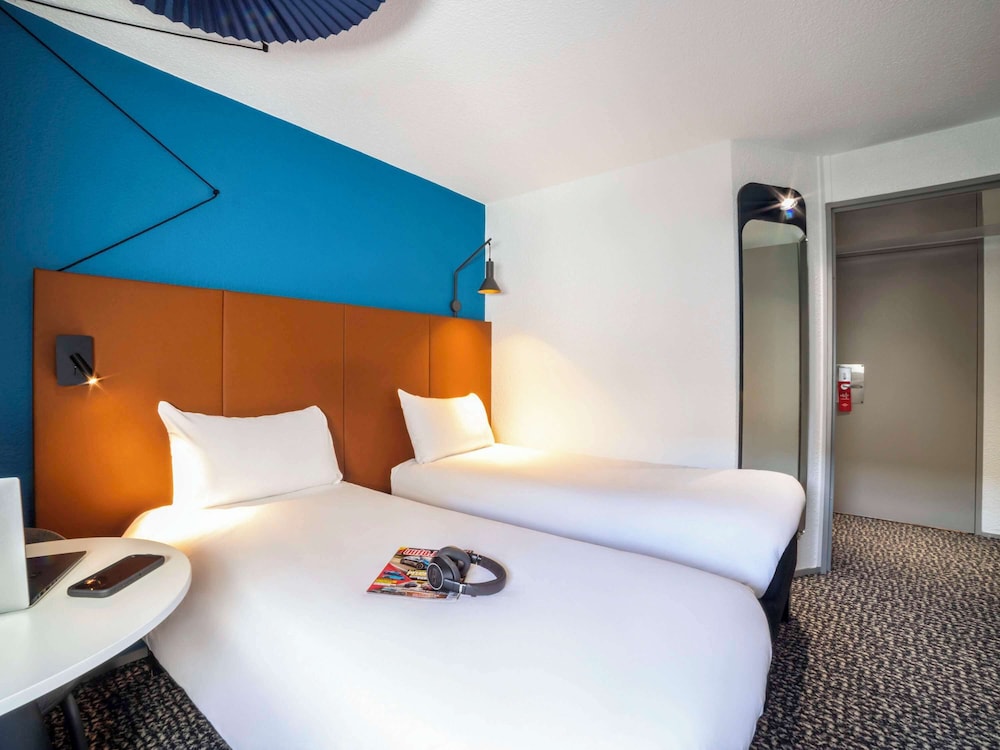 Standard Room, 2 Twin Beds - Photo 4