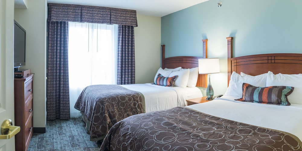 Suite, 1 Bedroom, Kitchen (2 Dbl, Living, Dining) - Photo 1