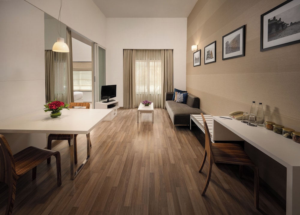 Suite, 1 Bedroom, Balcony photo 2