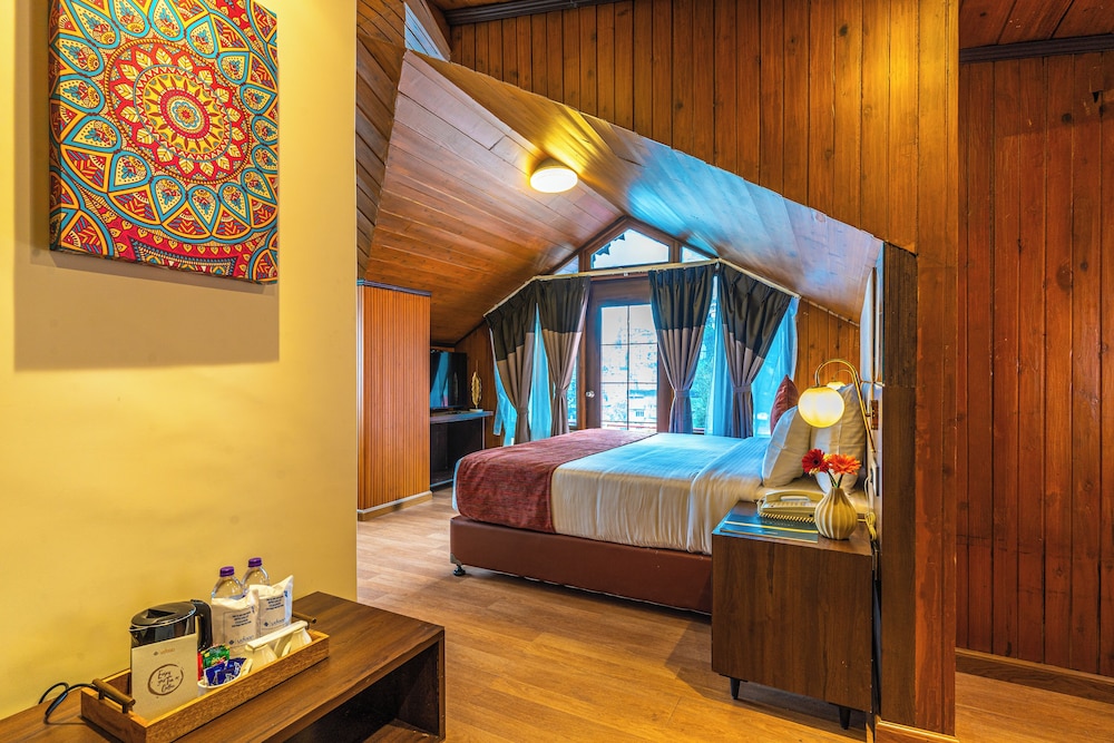 Attic View Room with Balcony photo 1