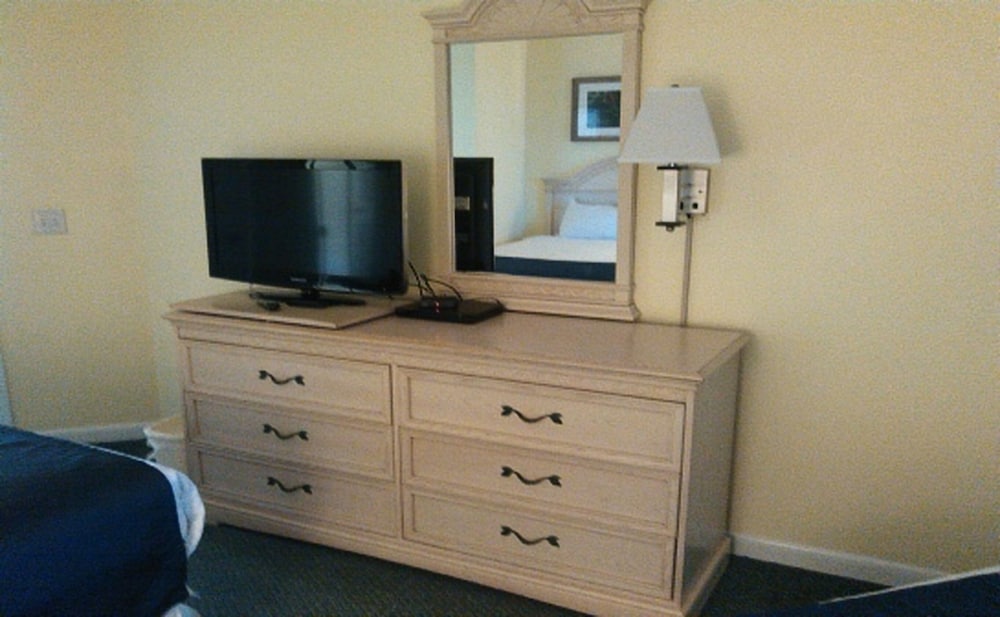 Condo, 2 Bedrooms, Balcony, Oceanfront (1002)
