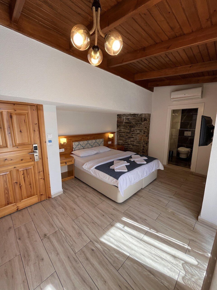 Panoramic Room, Partial Sea View photo 1