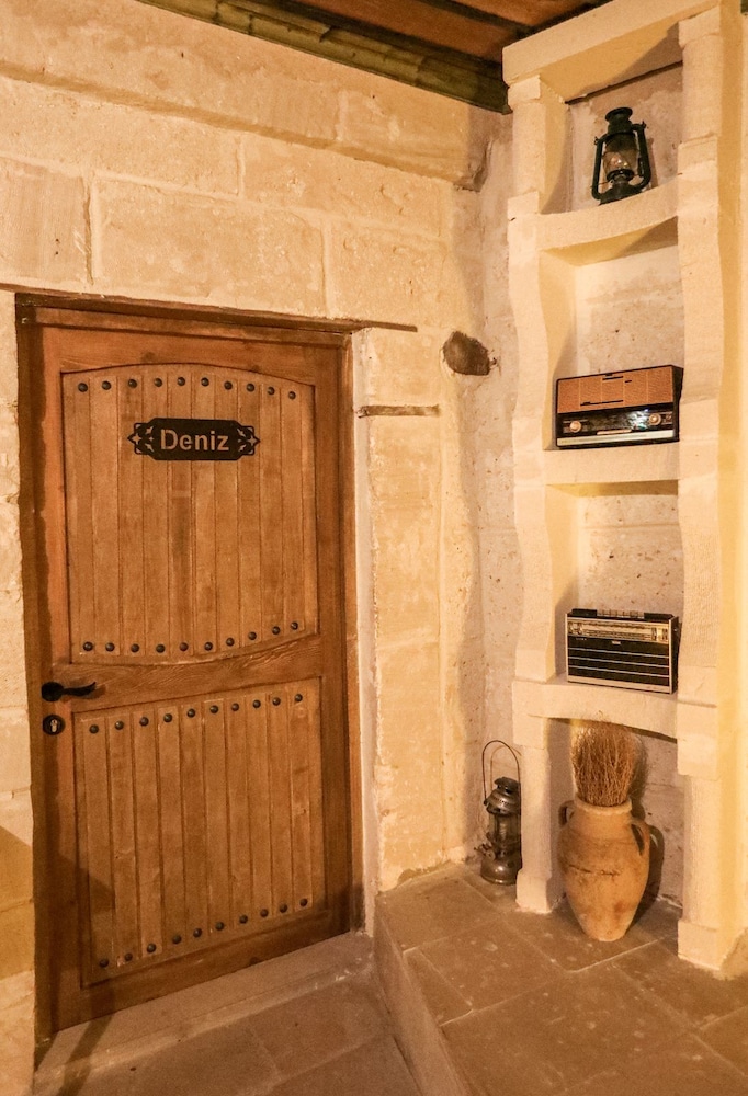 Deniz Stone Room - Photo 6
