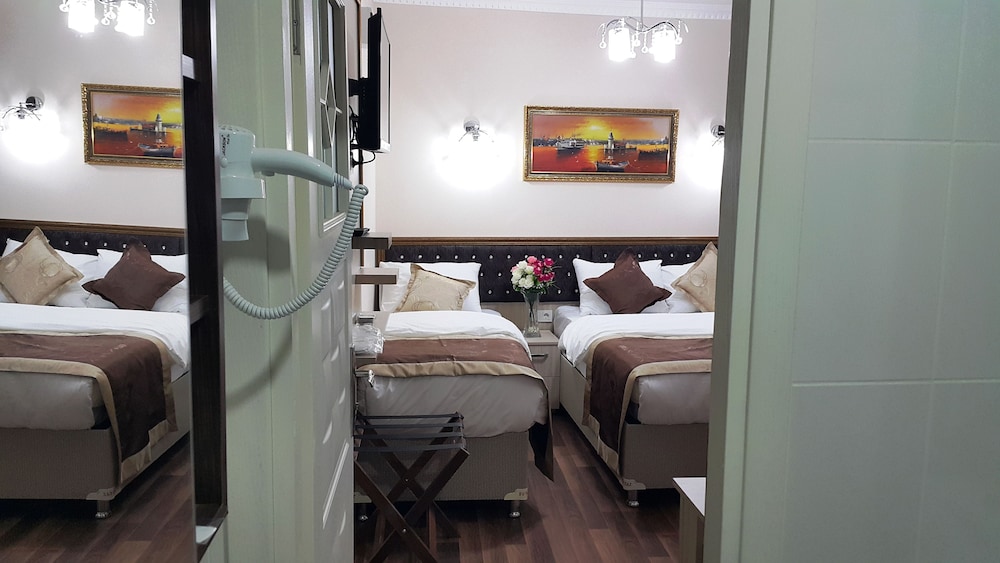 Deluxe Triple Room photo 2