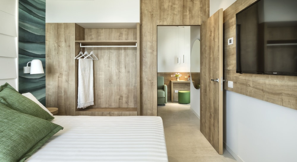 Panoramic Suite, Sea View, Sea Facing photo 1
